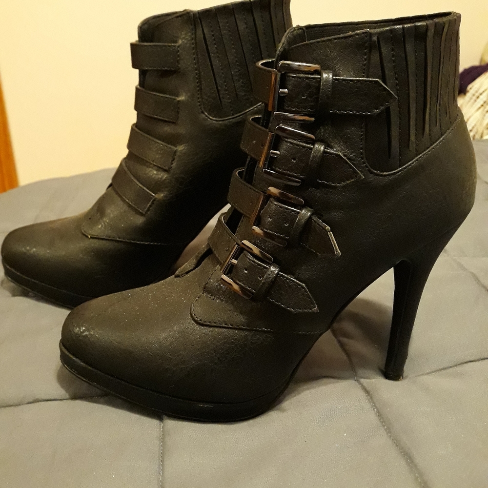 Heeled booties